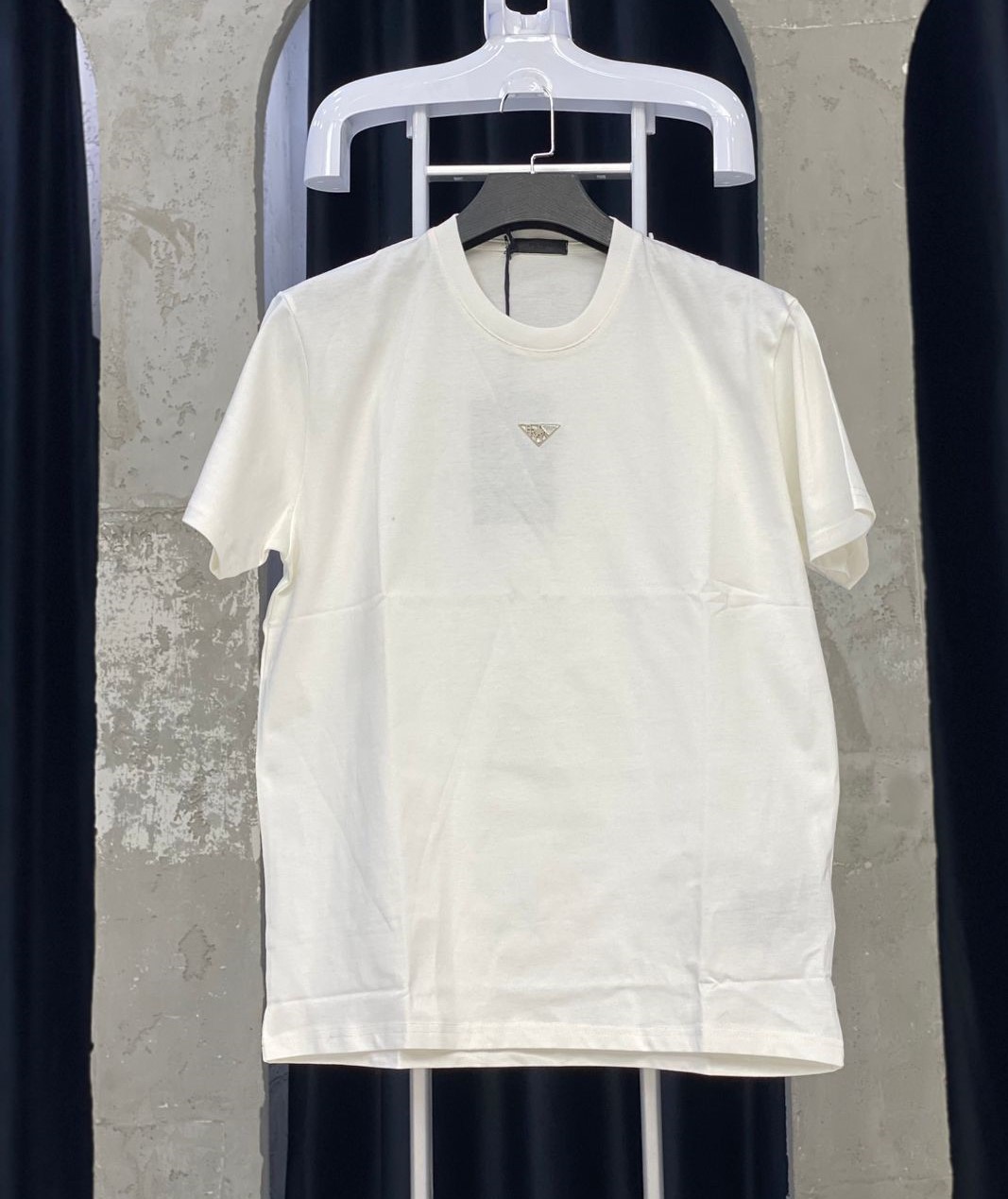 تيشرت راوند ايطالي PRADA