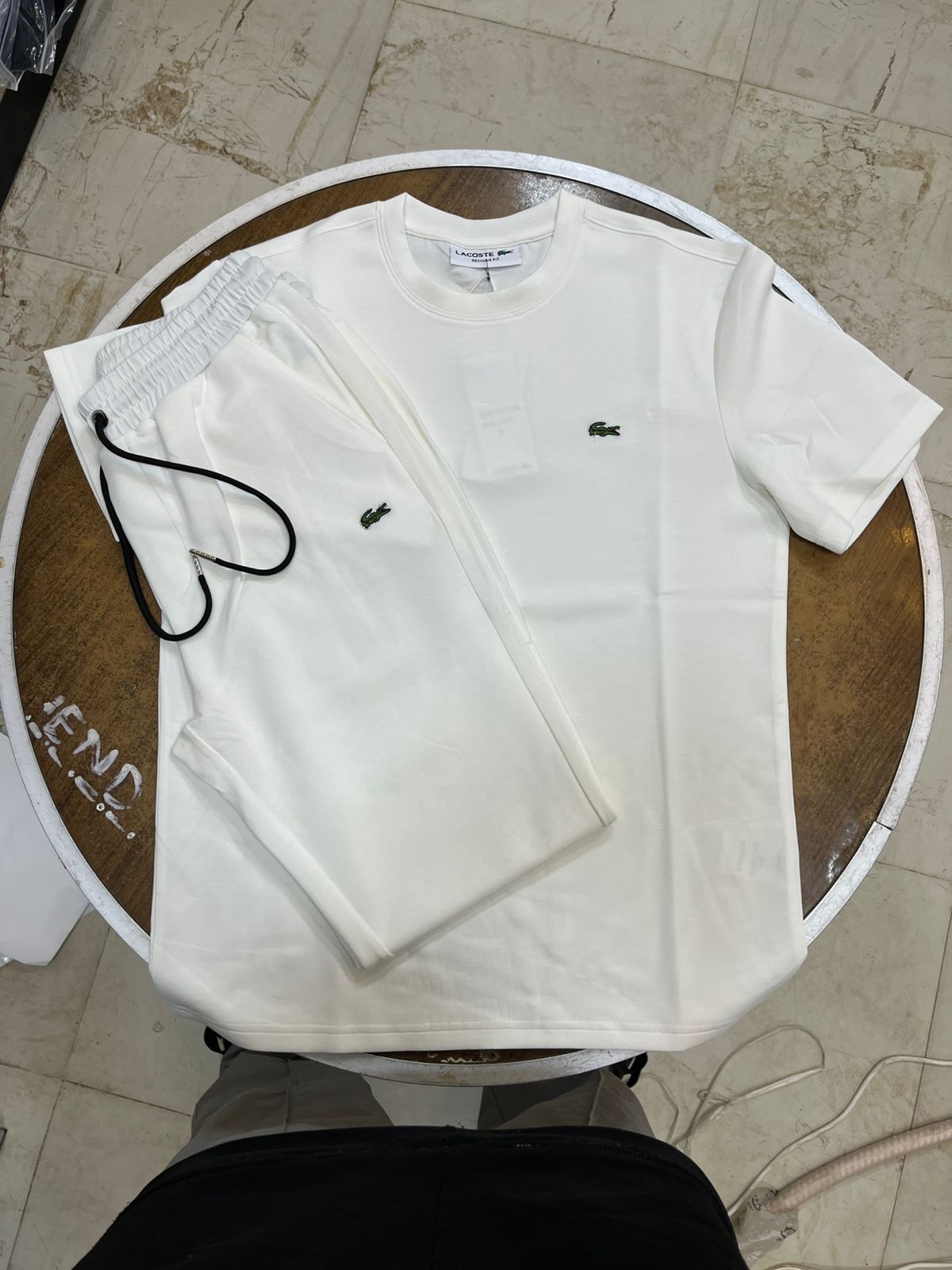 سوت Lacoste