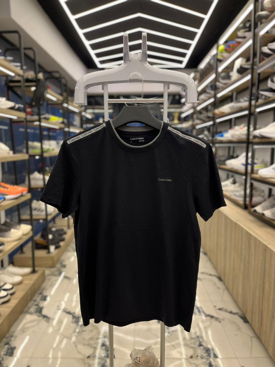 تيشرت راوند ck