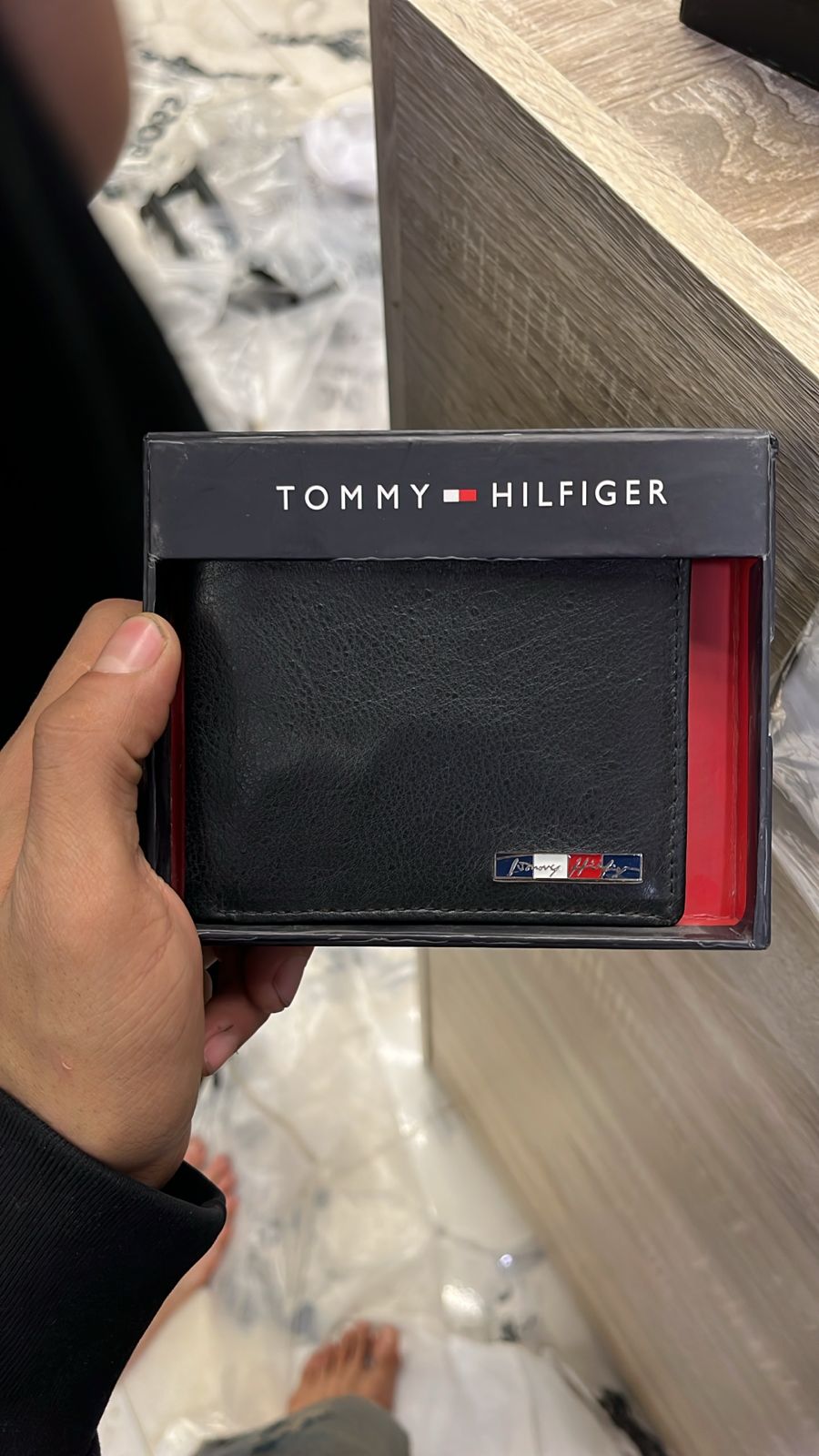 محفظه Tommy