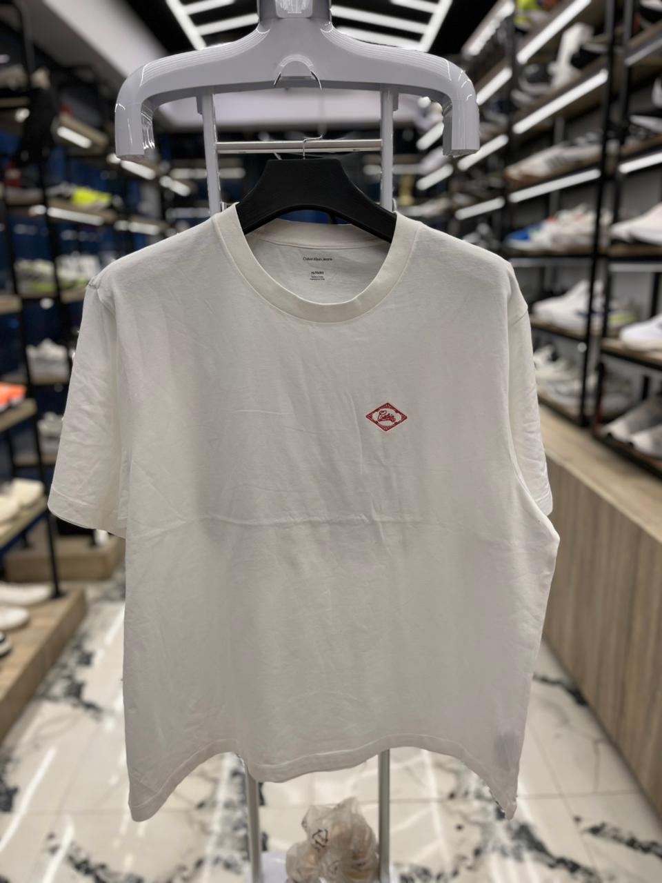 تيشرت راوند ck