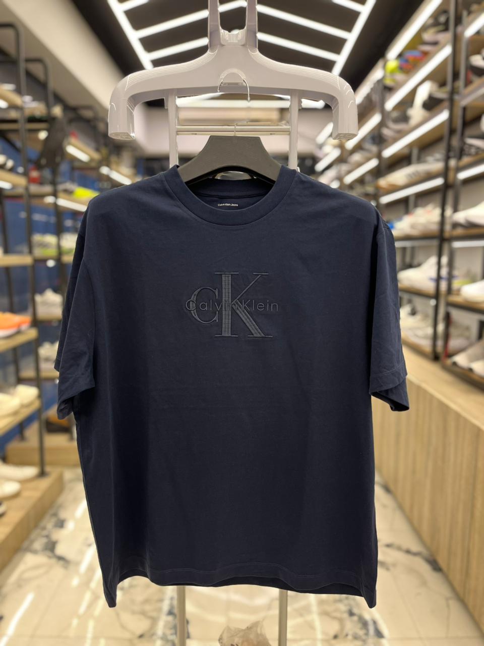 تيشرت راوند ck