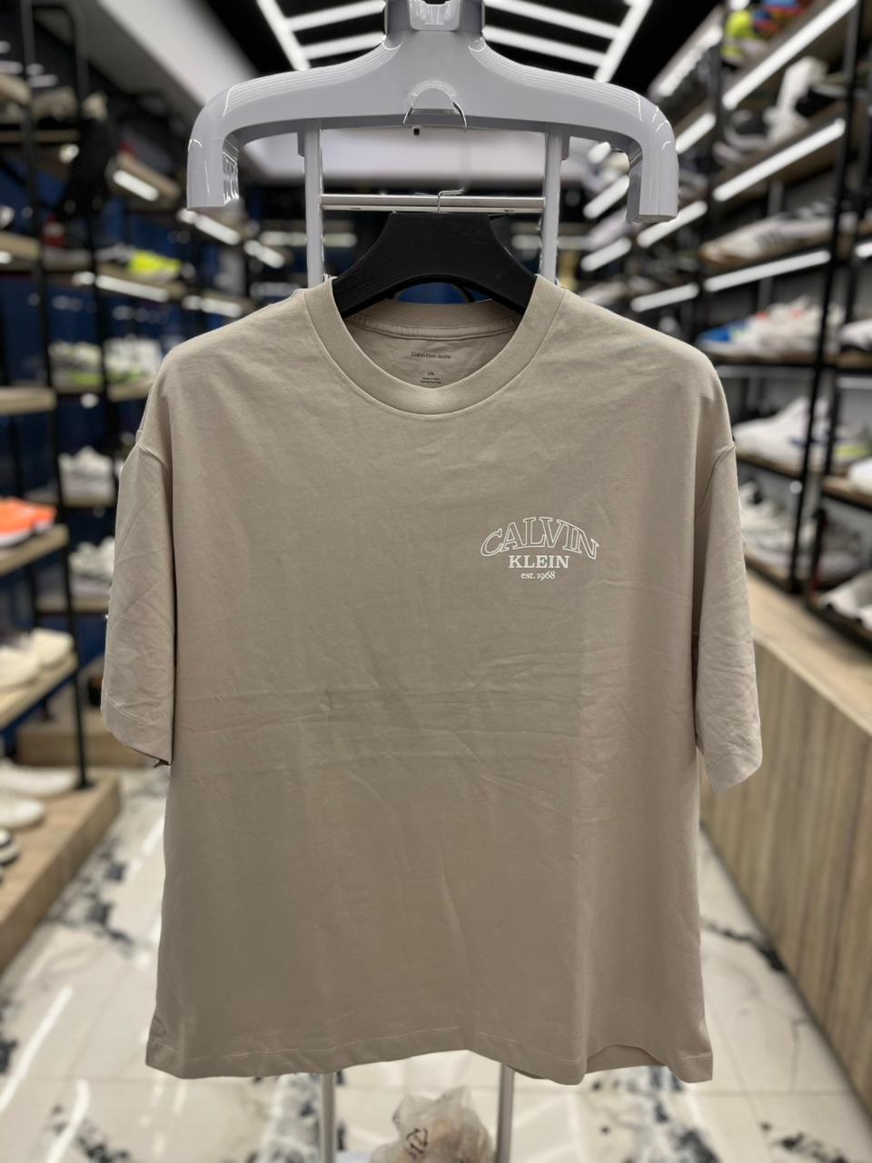 تيشرت راوند ck