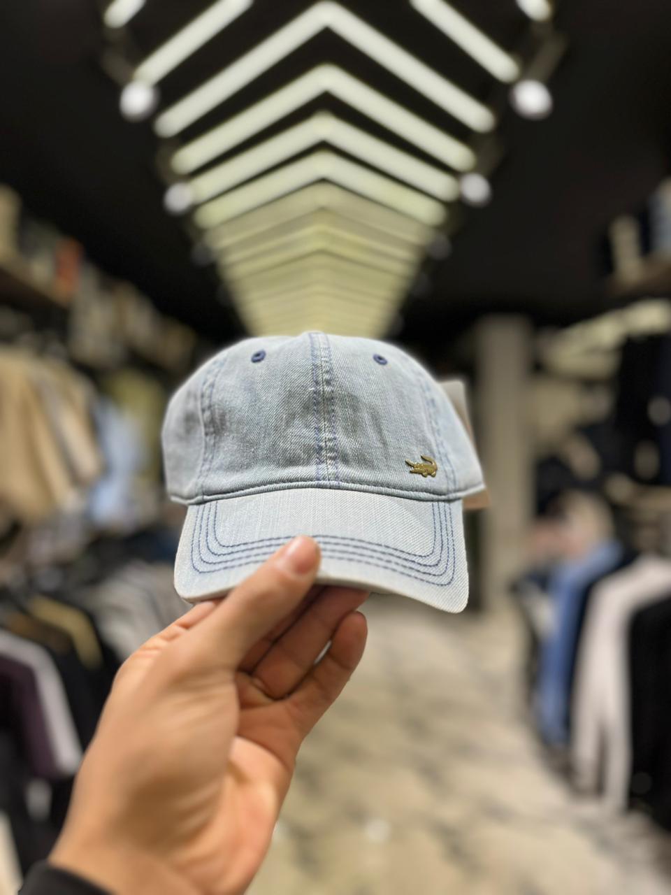كاب Lacoste