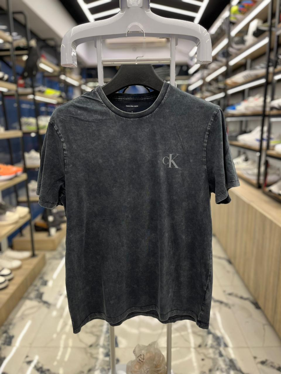 تيشرت راوند ck