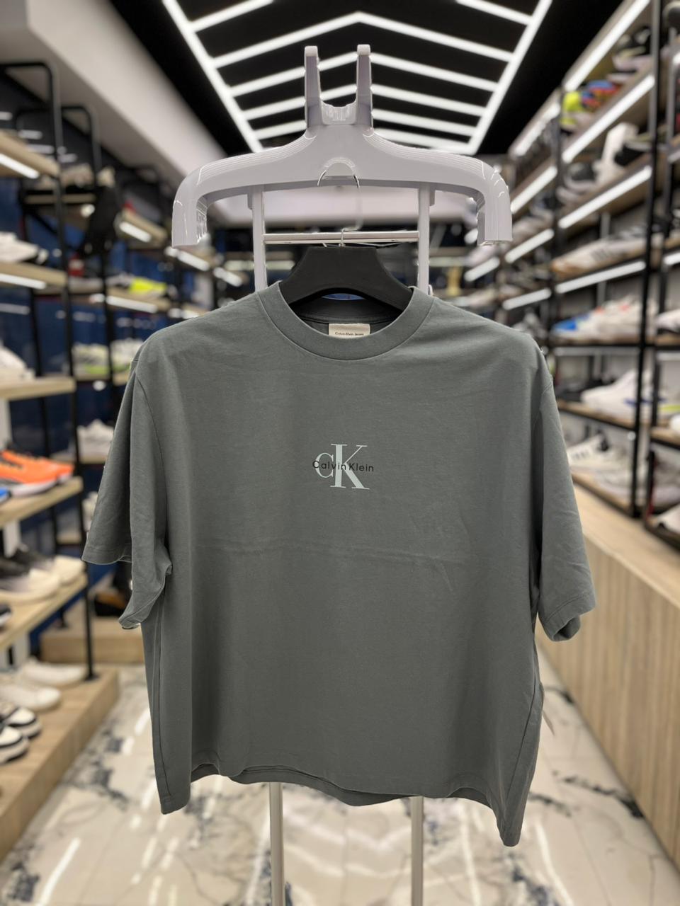 تيشرت راوند ck