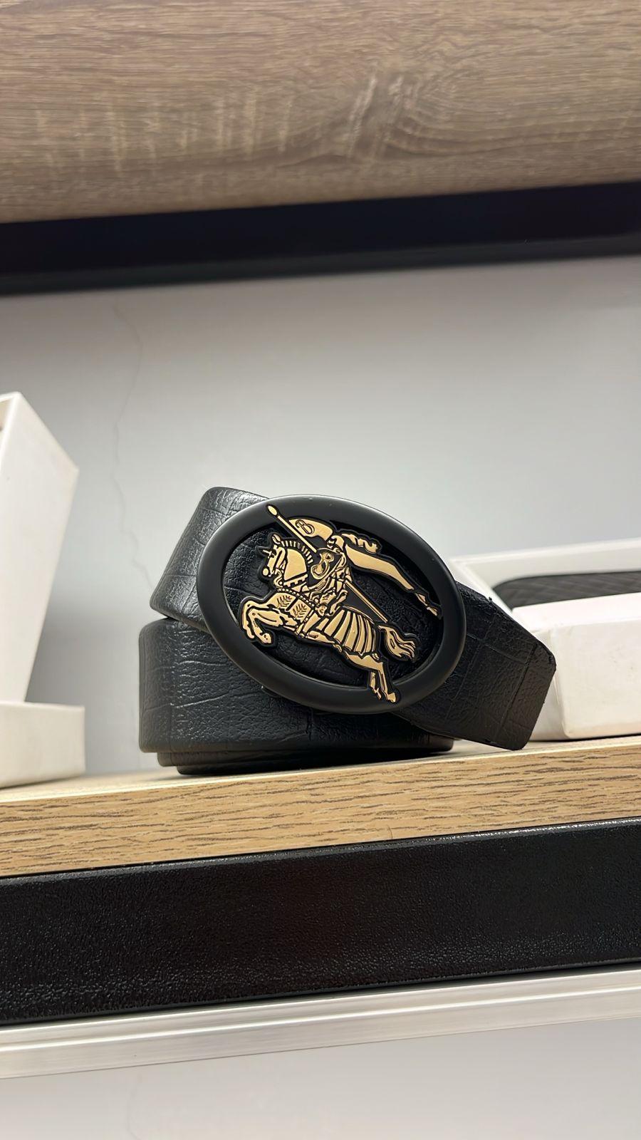 حزام Burberry