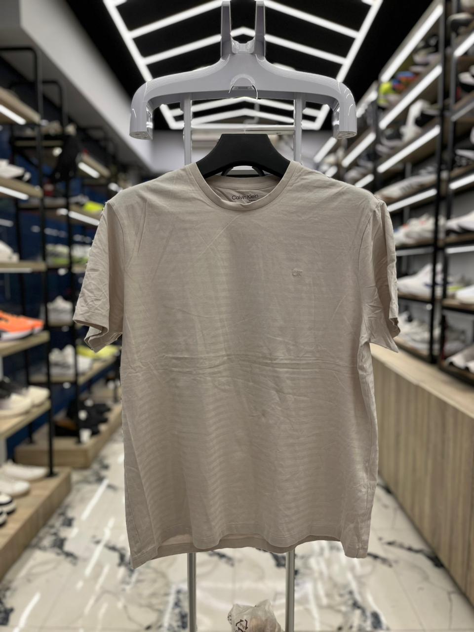 تيشرت راوند ck