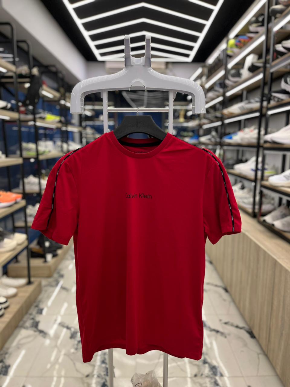 تيشرت راوند ck