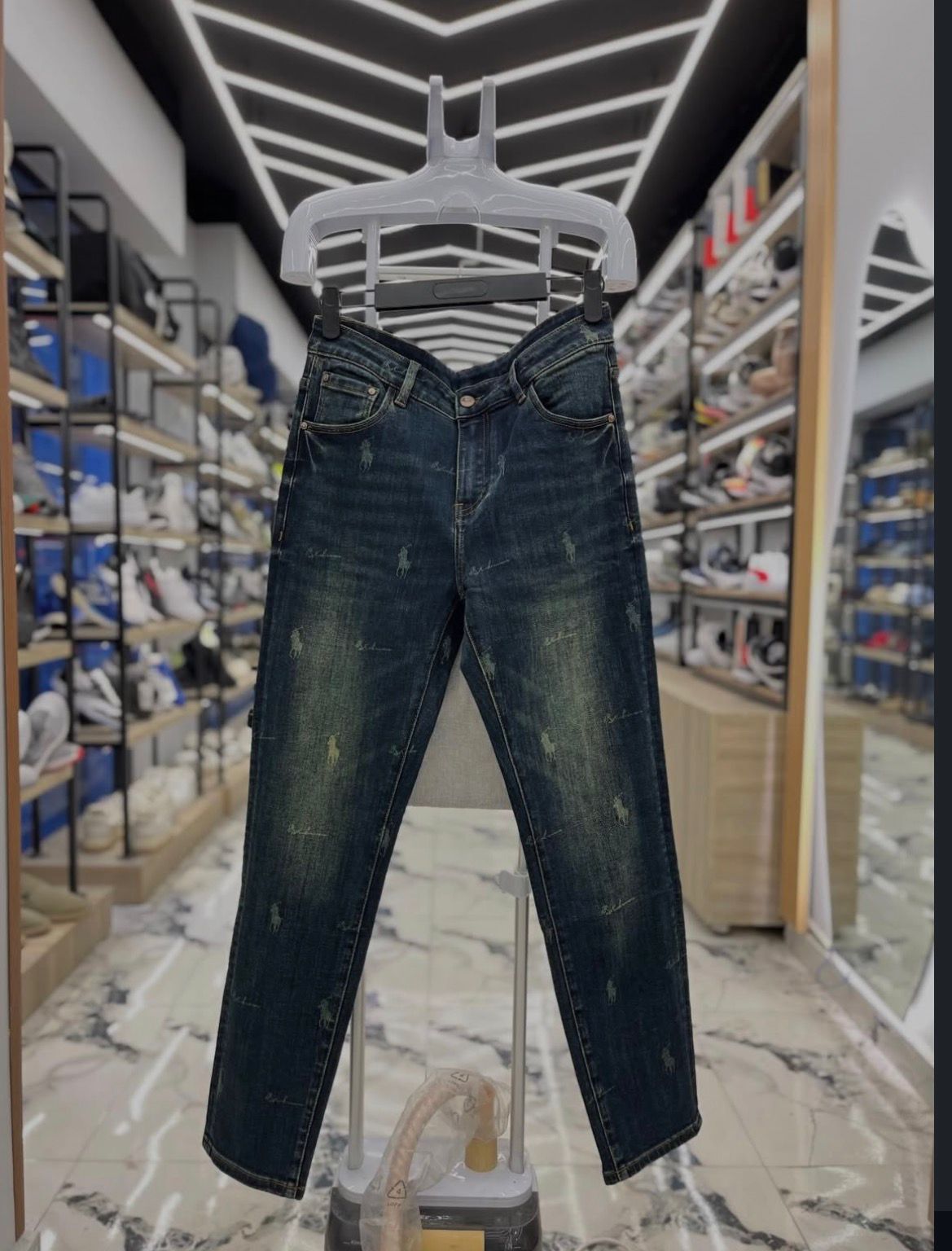 بنطلون جينز ايطالي poll