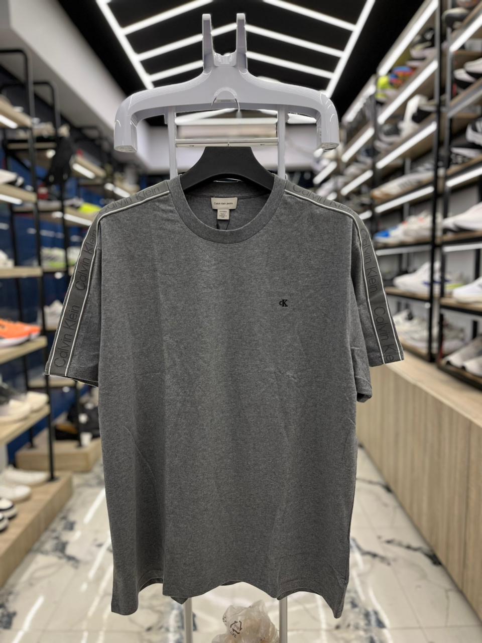 تيشرت راوند ck