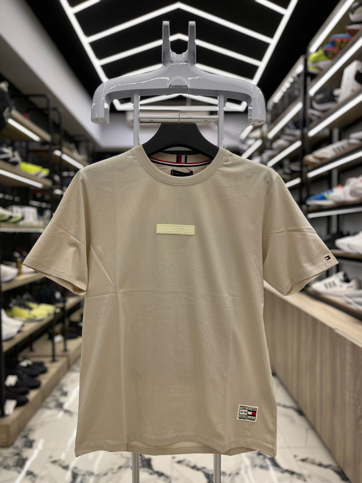 تيشرت راوند Tommy