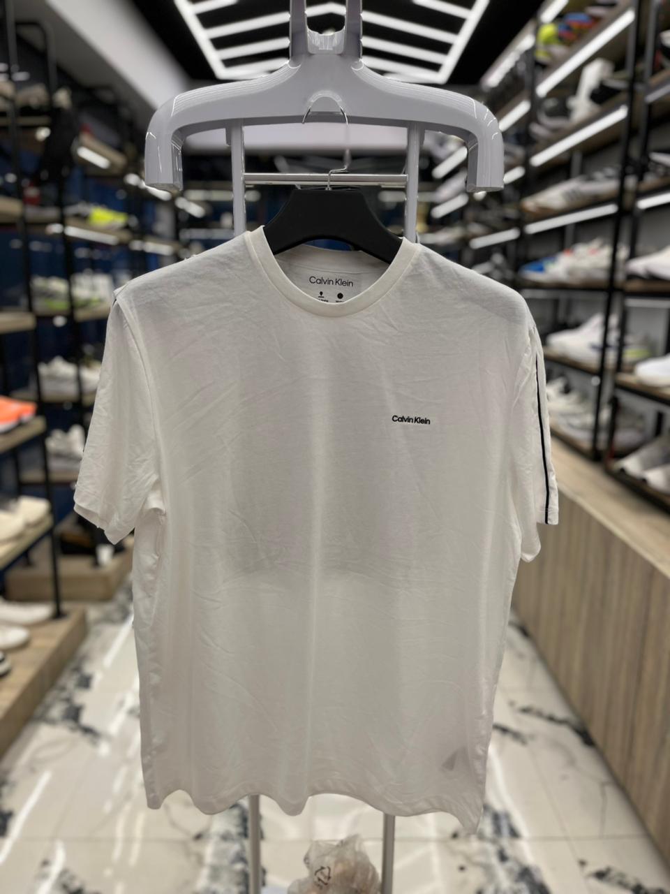 تيشرت راوند ck