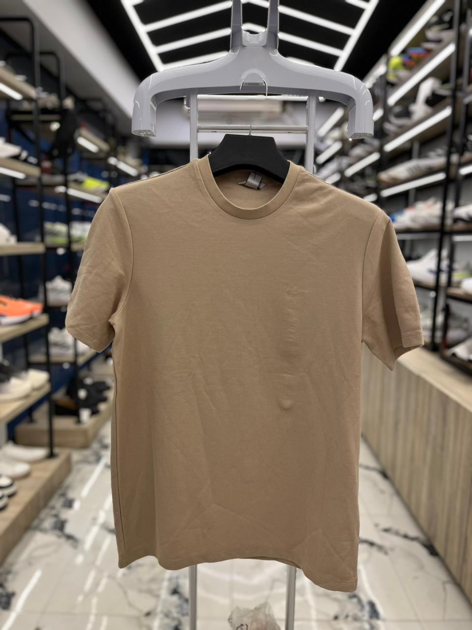 تيشرت راوند ck