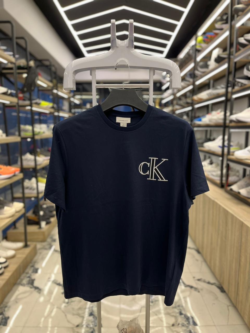 تيشرت راوند ck