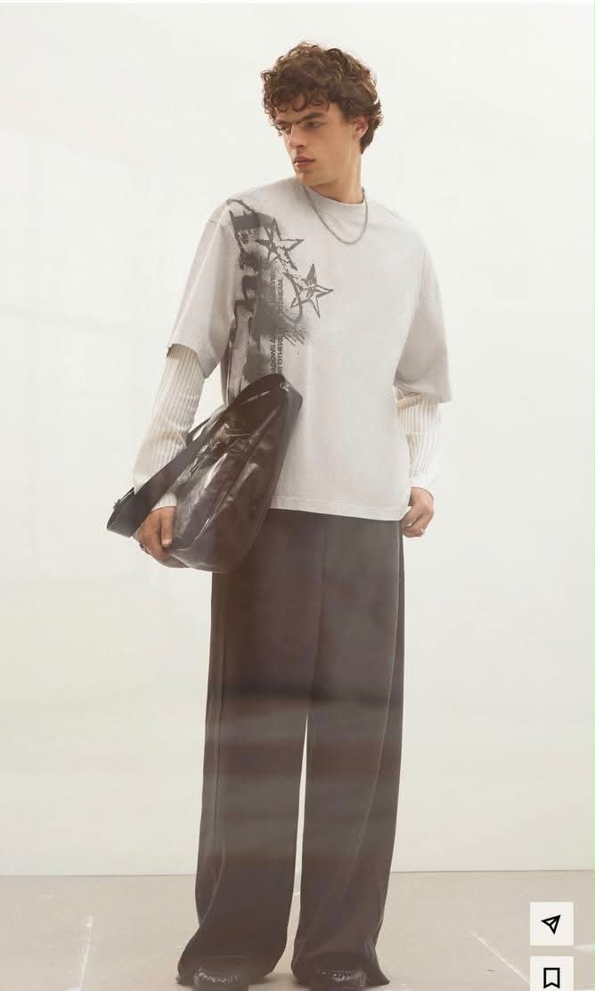 تيشرت راوند BERSHKA