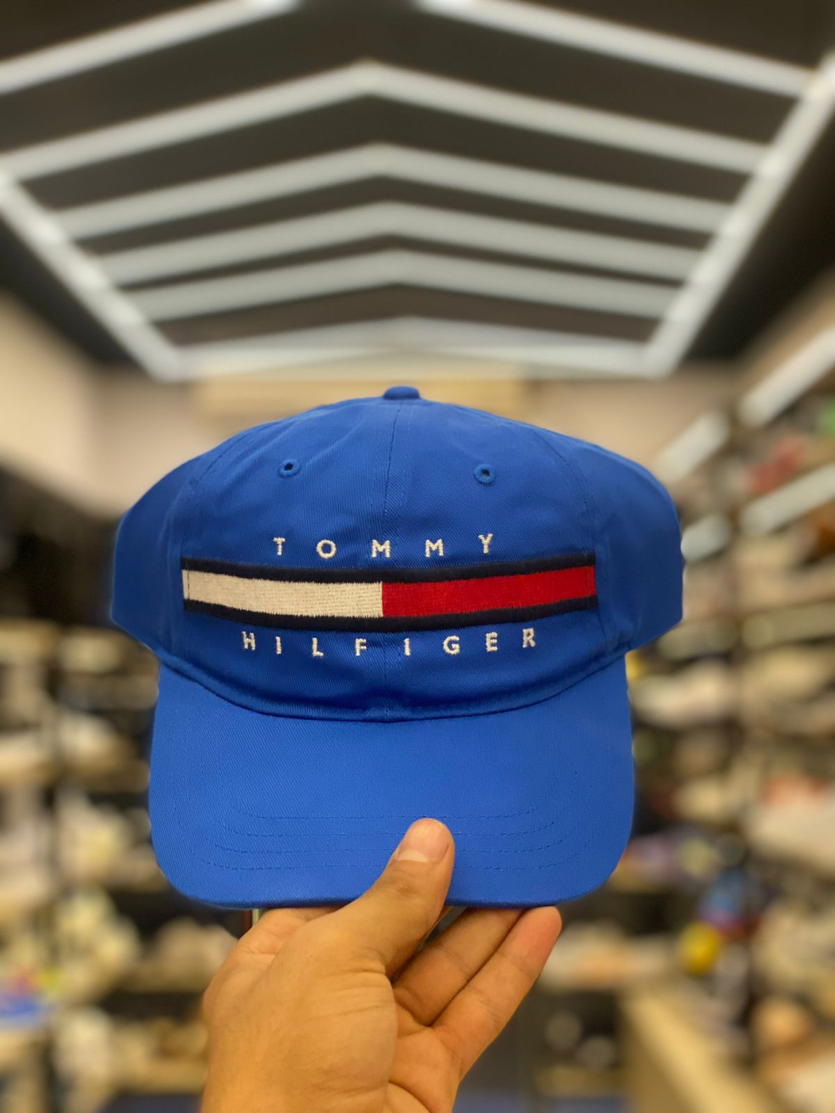 كاب Tommy