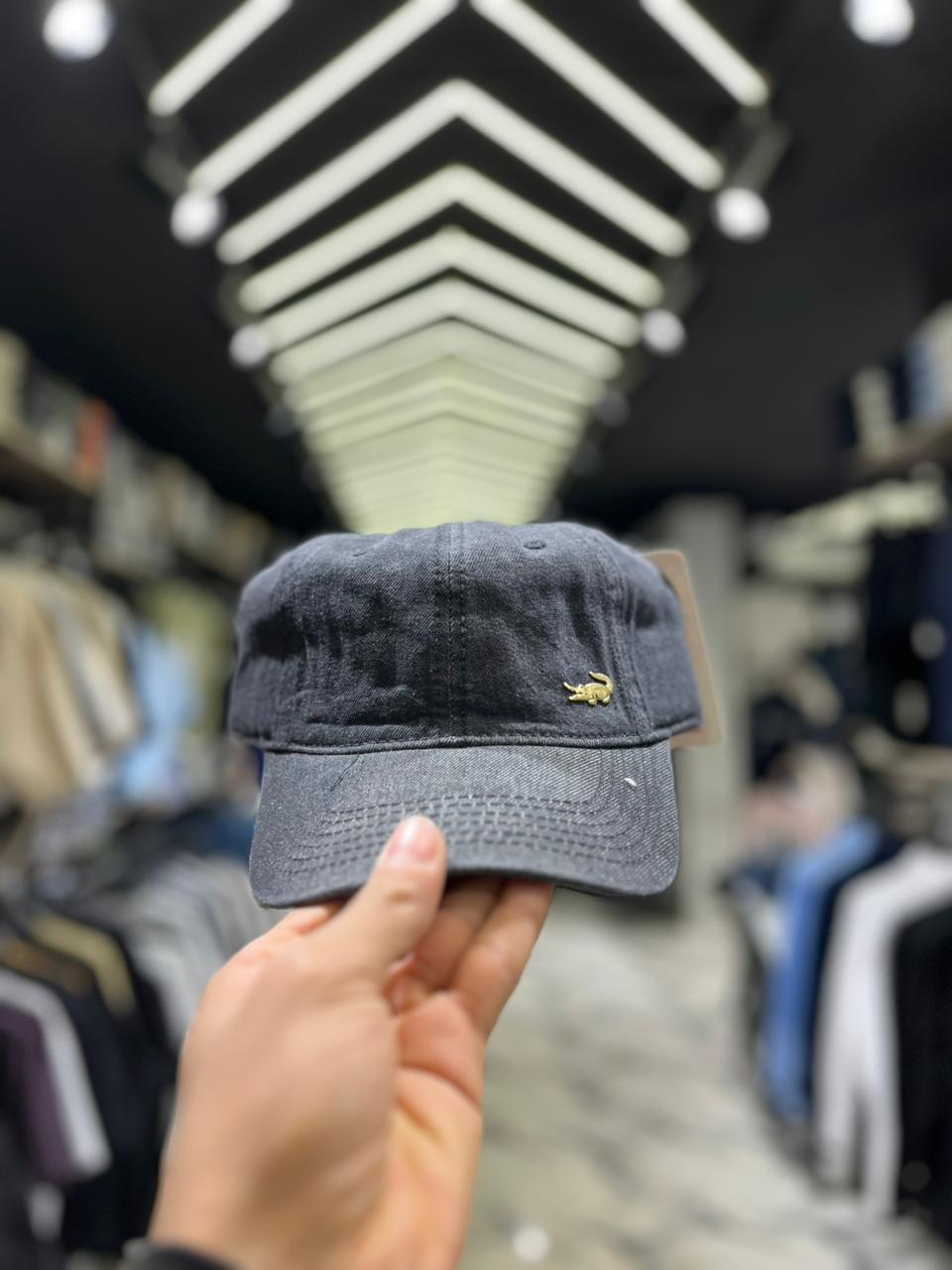 كاب Lacoste