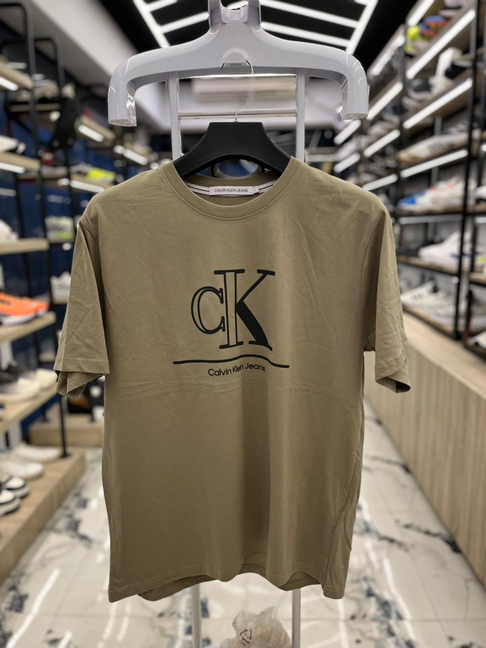 تيشرت راوند ck