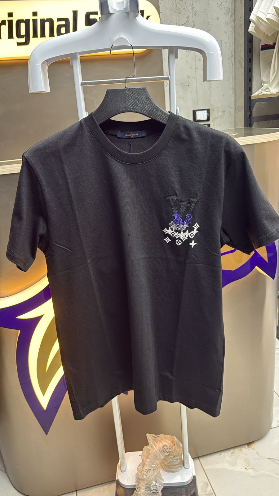 تيشرت راوند ايطالي Louis vuitton